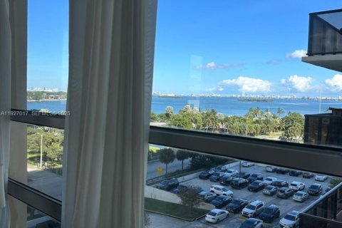 Снять в аренду кондоминиум в Майами, Флорида 3 спальни, 113.15м2, № 1985953 - фото 1