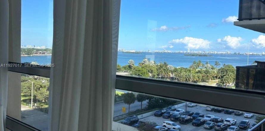 Кондоминиум с 3 спальнями в Майами, Флорида № 1985953