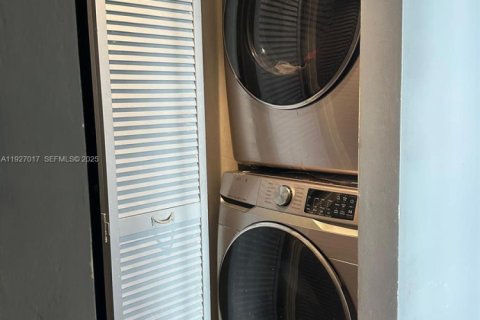 Снять в аренду кондоминиум в Майами, Флорида 3 спальни, 113.15м2, № 1985953 - фото 14