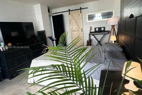 Снять в аренду кондоминиум в Майами, Флорида 3 спальни, 113.15м2, № 1985953 - фото 2