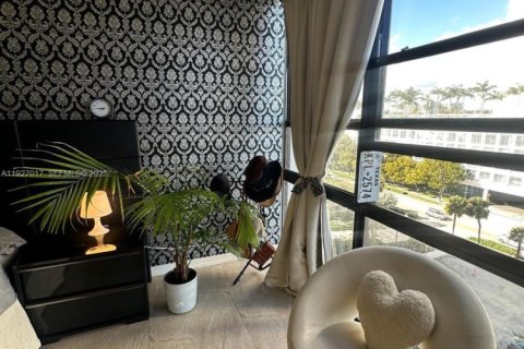 Снять в аренду кондоминиум в Майами, Флорида 3 спальни, 113.15м2, № 1985953 - фото 4