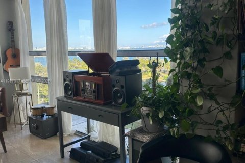 Снять в аренду кондоминиум в Майами, Флорида 3 спальни, 113.15м2, № 1985953 - фото 7