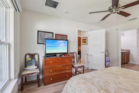 House in Fruitland Park, Florida 4 bedrooms, 168.52 sq.m. № 1870297 - photo 20