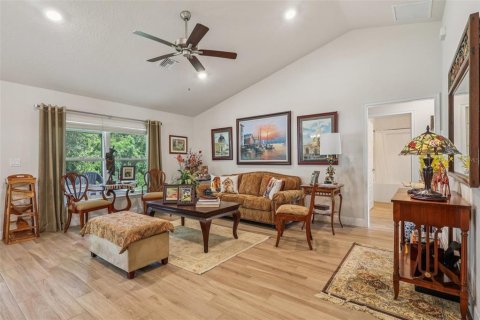 House in Fruitland Park, Florida 4 bedrooms, 168.52 sq.m. № 1870297 - photo 6