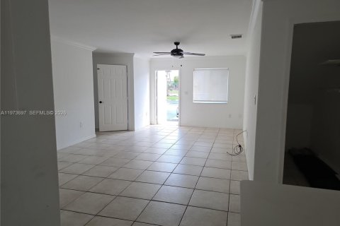 Copropriété à vendre à Doral, Floride: 3 chambres, 119.84 m2 № 2033963 - photo 13