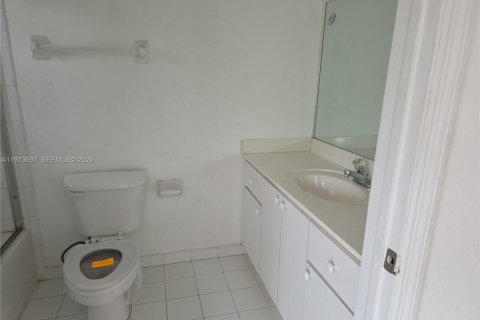 Copropriété à vendre à Doral, Floride: 3 chambres, 119.84 m2 № 2033963 - photo 10