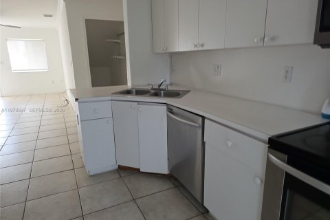 Copropriété à vendre à Doral, Floride: 3 chambres, 119.84 m2 № 2033963 - photo 12