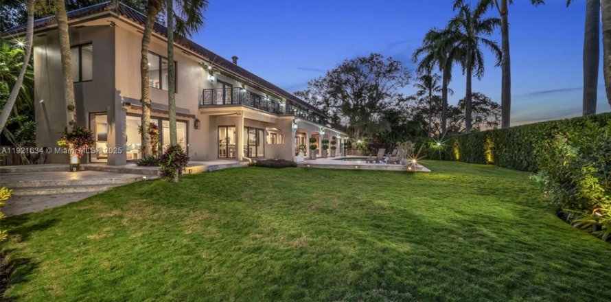 Дом в Холливуд, Флорида 6 спален, 617.89м2 № 1977101