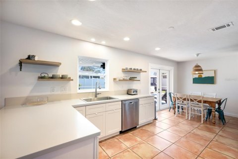 House in Bradenton, Florida 4 bedrooms, 205.13 sq.m. № 2167067 - photo 14