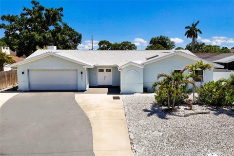 House in Bradenton, Florida 4 bedrooms, 205.13 sq.m. № 2167067