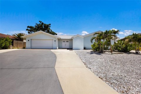 House in Bradenton, Florida 4 bedrooms, 205.13 sq.m. № 2167067 - photo 4