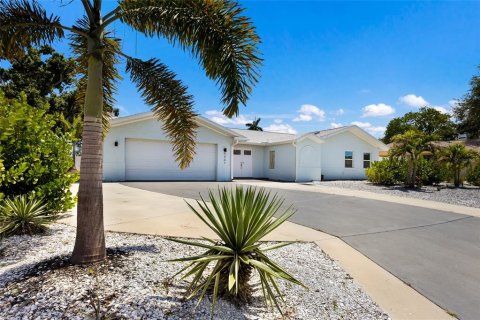 House in Bradenton, Florida 4 bedrooms, 205.13 sq.m. № 2167067 - photo 2