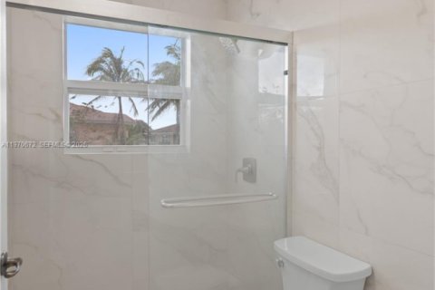 House in Miramar, Florida 5 bedrooms, 257.43 sq.m. № 2038236 - photo 28