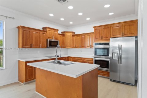 House in Miramar, Florida 5 bedrooms, 257.43 sq.m. № 2038236 - photo 11