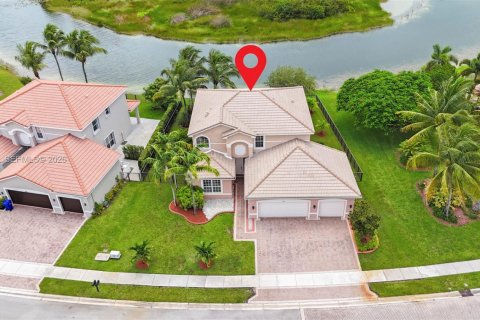 House in Miramar, Florida 5 bedrooms, 257.43 sq.m. № 2038236 - photo 2