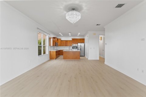 House in Miramar, Florida 5 bedrooms, 257.43 sq.m. № 2038236 - photo 10