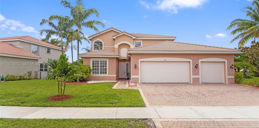 House in Miramar, Florida 5 bedrooms, 257.43 sq.m. № 2038236