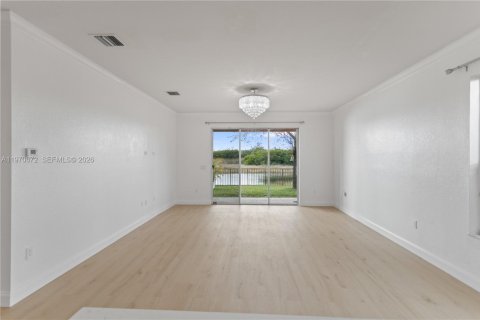 House in Miramar, Florida 5 bedrooms, 257.43 sq.m. № 2038236 - photo 12