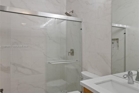 House in Miramar, Florida 5 bedrooms, 257.43 sq.m. № 2038236 - photo 13