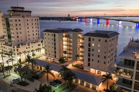 Condo in Sarasota, Florida, 3 bedrooms  № 1888628 - photo 1
