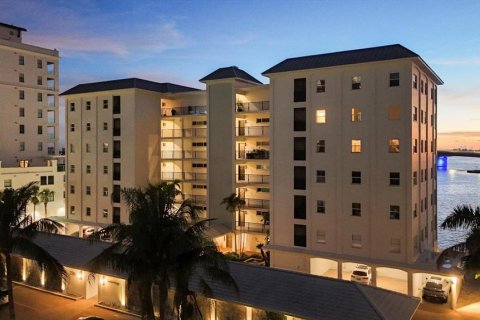 Condo in Sarasota, Florida, 3 bedrooms  № 1888628 - photo 2