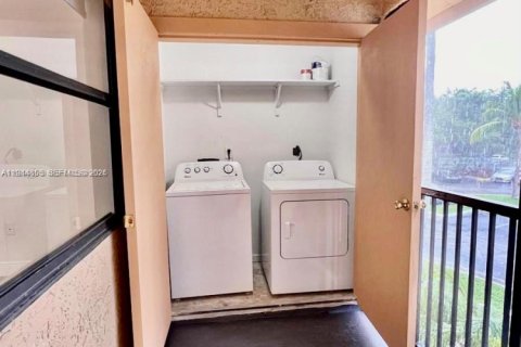 Apartamento en alquiler en Miami, Florida, 2 dormitorios, 97.83 m2 № 2060141 - foto 5