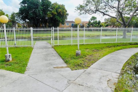 Apartamento en alquiler en Miami, Florida, 2 dormitorios, 97.83 m2 № 2060141 - foto 18