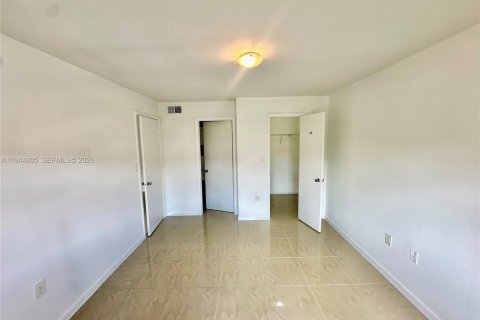 Apartamento en alquiler en Miami, Florida, 2 dormitorios, 97.83 m2 № 2060141 - foto 12