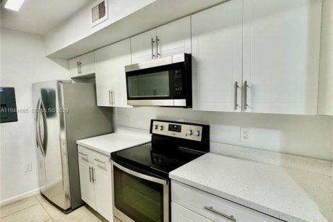 Apartamento en alquiler en Miami, Florida, 2 dormitorios, 97.83 m2 № 2060141 - foto 3