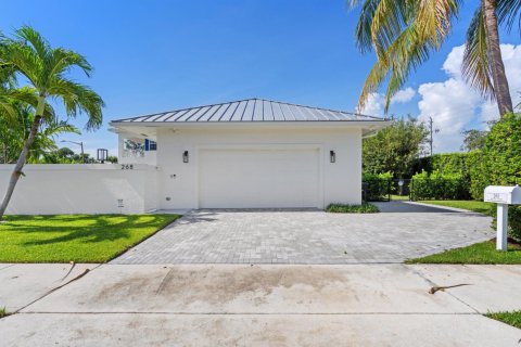 Casa en alquiler en West Palm Beach, Florida, 4 dormitorios, 326.18 m2 № 996227 - foto 1