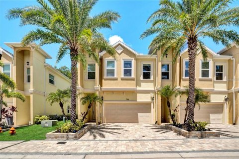 Townhouse in Tarpon Springs, Florida 3 bedrooms, 211.35 sq.m. № 2203773