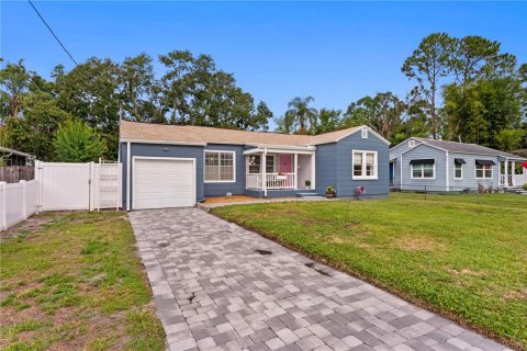 House in Tampa, Florida 3 bedrooms, 138.05 sq.m. № 1797296 - photo 1