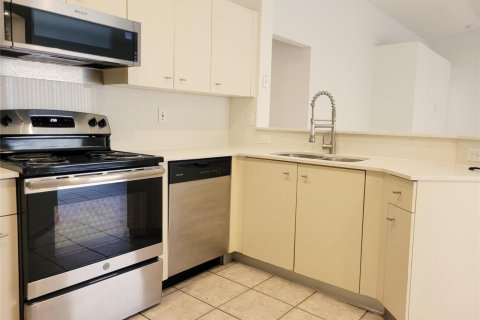 Снять в аренду виллу или дом в Уэстон, Флорида 1 комната, 131.92м2, № 2088186 - фото 3