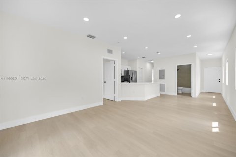 Villa ou maison à vendre à Miami, Floride: 3 chambres, 117.06 m2 № 2055617 - photo 16