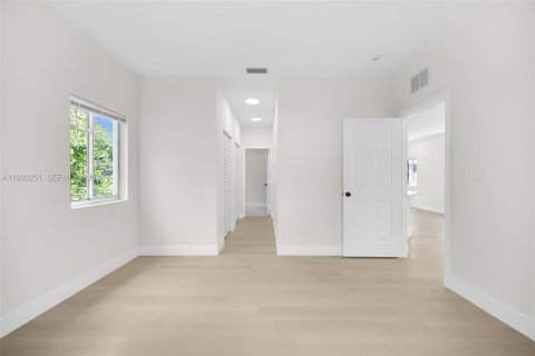 Villa ou maison à vendre à Miami, Floride: 3 chambres, 117.06 m2 № 2055617 - photo 21