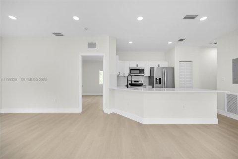 Villa ou maison à vendre à Miami, Floride: 3 chambres, 117.06 m2 № 2055617 - photo 15