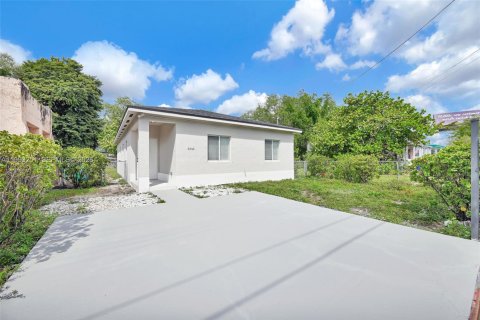 Villa ou maison à vendre à Miami, Floride: 3 chambres, 117.06 m2 № 2055617 - photo 3