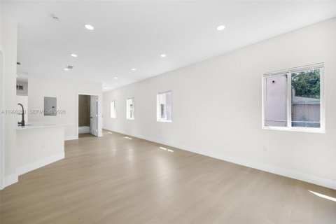 Villa ou maison à vendre à Miami, Floride: 3 chambres, 117.06 m2 № 2055617 - photo 14