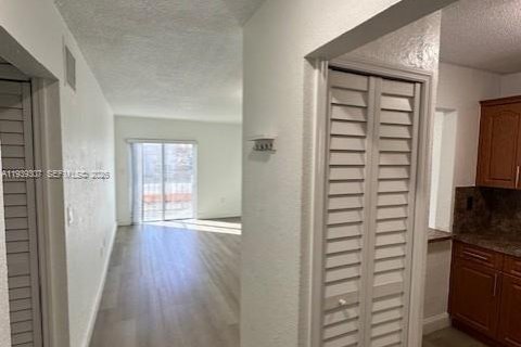 Appartement à louer à Miami, Floride: 1 chambre, 66.89 m2 № 2053793 - photo 3