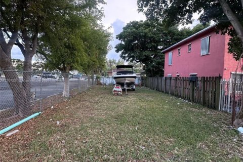 Propiedad comercial en venta en Miami, Florida № 1960919 - foto 1