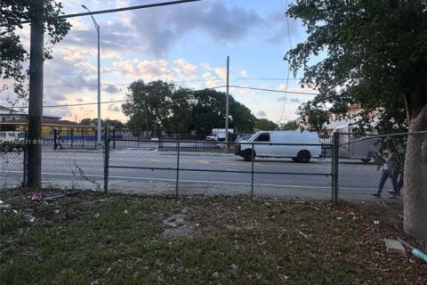 Propiedad comercial en venta en Miami, Florida № 1960919 - foto 3