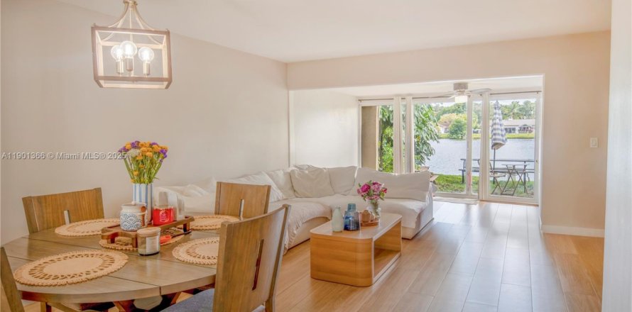 Touwnhouse à Coconut Creek, Floride 2 chambres, 113.71 m2 № 1954008