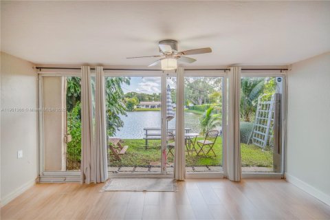 Touwnhouse à vendre à Coconut Creek, Floride: 2 chambres, 113.71 m2 № 1954008 - photo 8