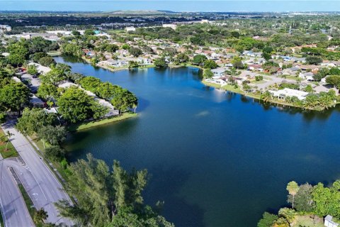 Touwnhouse à vendre à Coconut Creek, Floride: 2 chambres, 113.71 m2 № 1954008 - photo 23