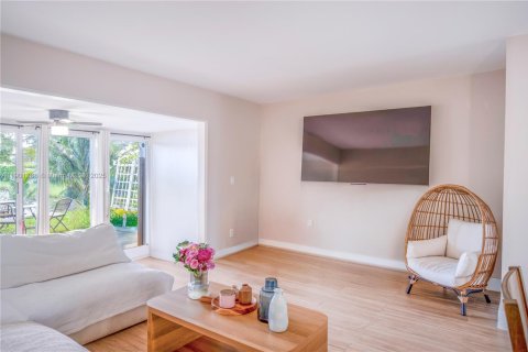 Touwnhouse à vendre à Coconut Creek, Floride: 2 chambres, 113.71 m2 № 1954008 - photo 7