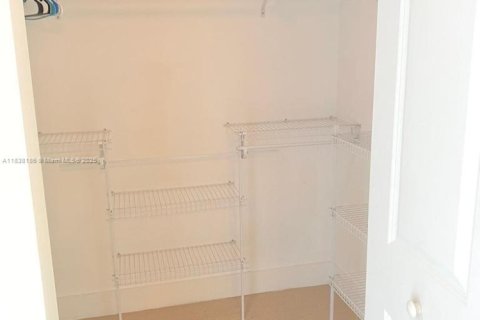 Condo in Sunrise, Florida, 1 bedroom  № 1836543 - photo 22