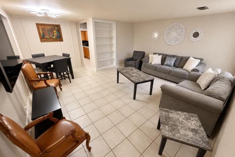 Commercial property in Gainesville, Florida 4 bedrooms, 184.32 sq.m. № 2379298 - photo 24