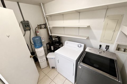 Commercial property in Gainesville, Florida 4 bedrooms, 184.32 sq.m. № 2379298 - photo 30