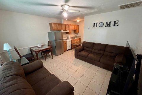 Commercial property in Gainesville, Florida 4 bedrooms, 184.32 sq.m. № 2379298 - photo 14