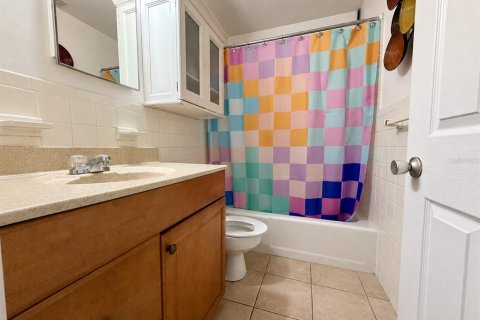 Commercial property in Gainesville, Florida 4 bedrooms, 184.32 sq.m. № 2379298 - photo 22